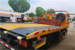 张湾附近拖车电话号码服务